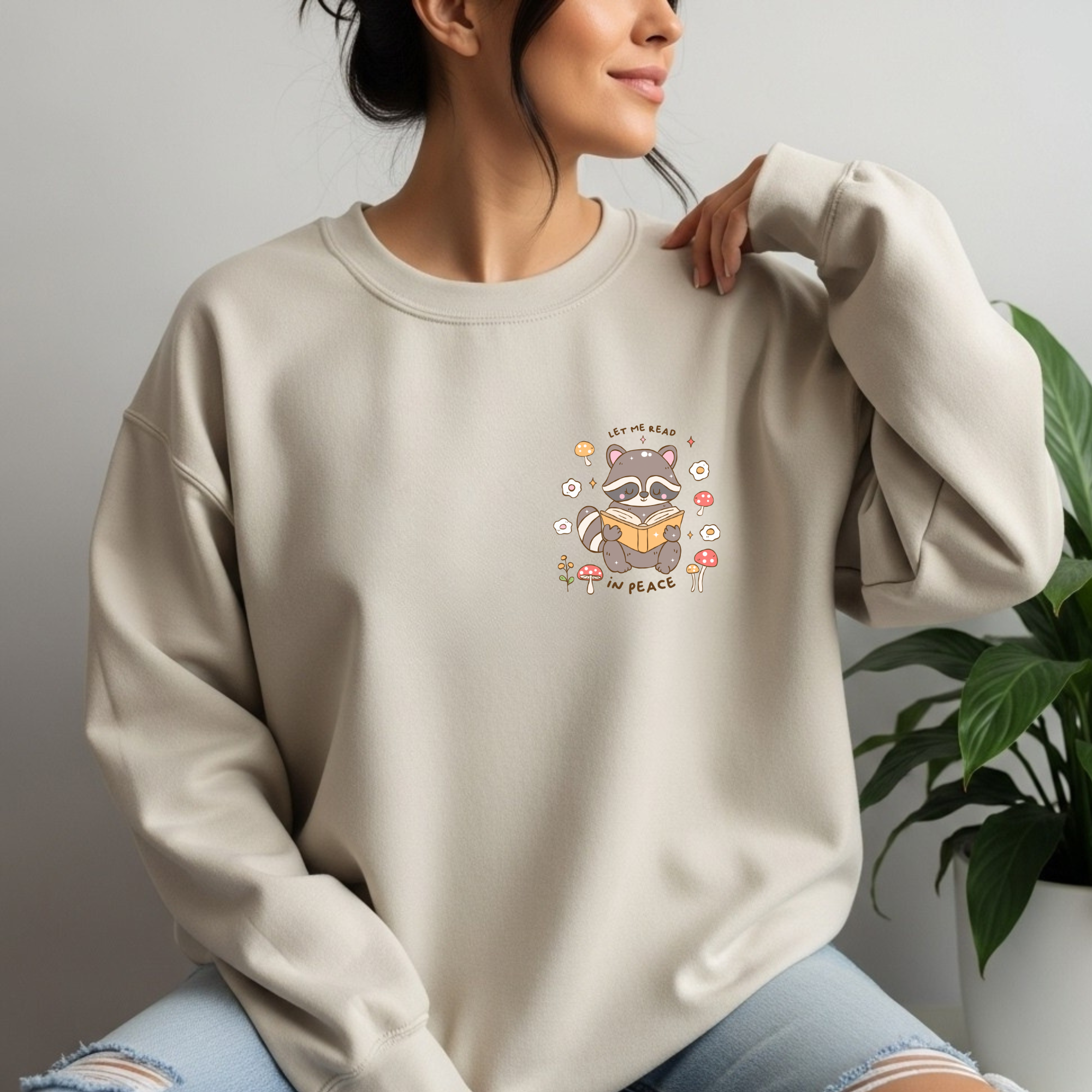RACCOON READING Beige Sweatshirt